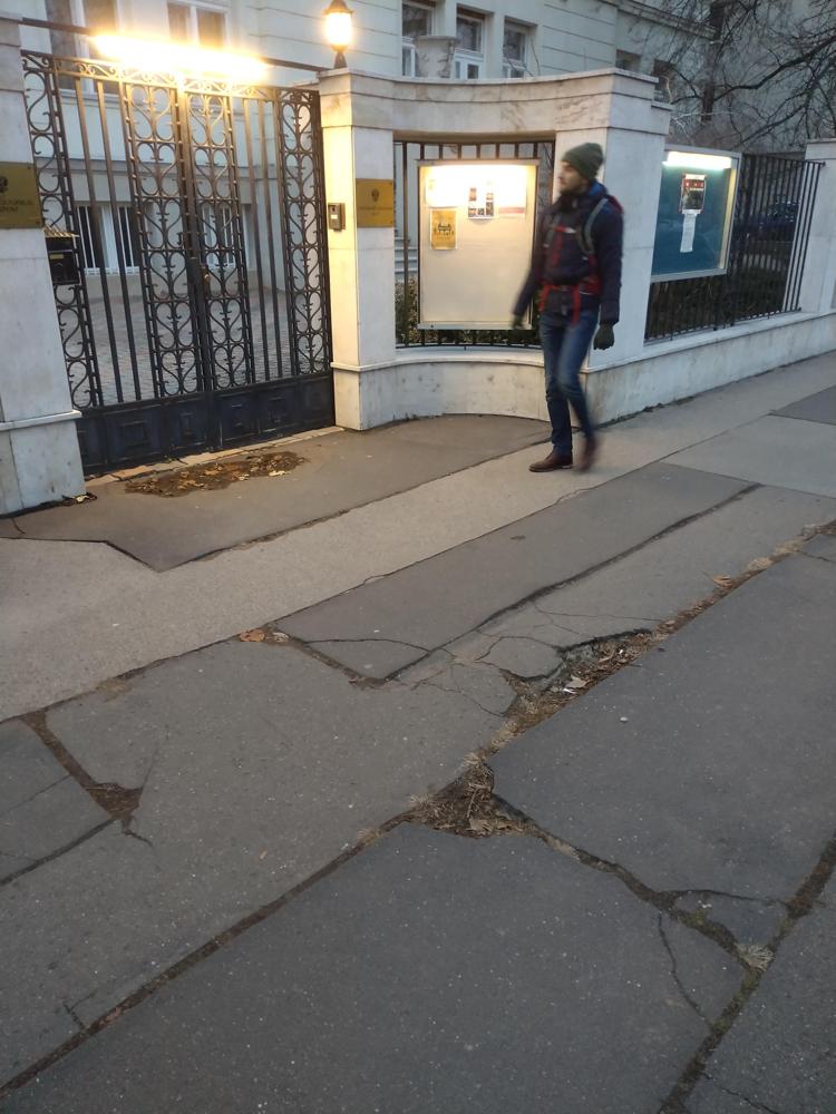 Repedt járda az orosz kulturális központ előtt 