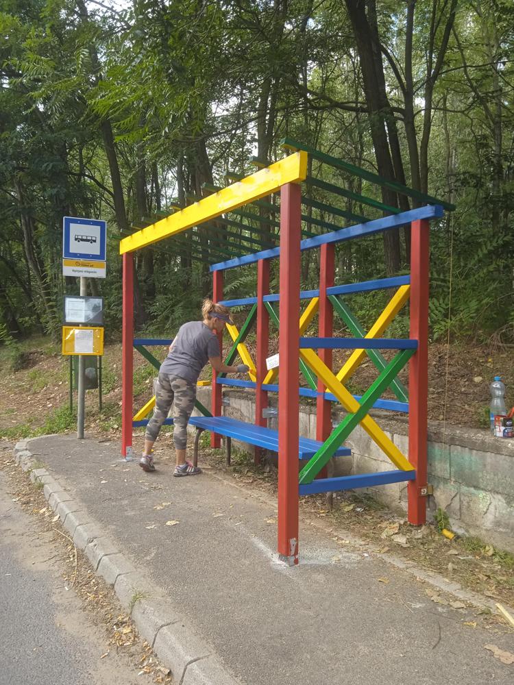 Fedett buszmegálló hiánya